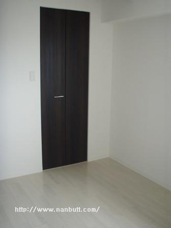 収納付き洋室